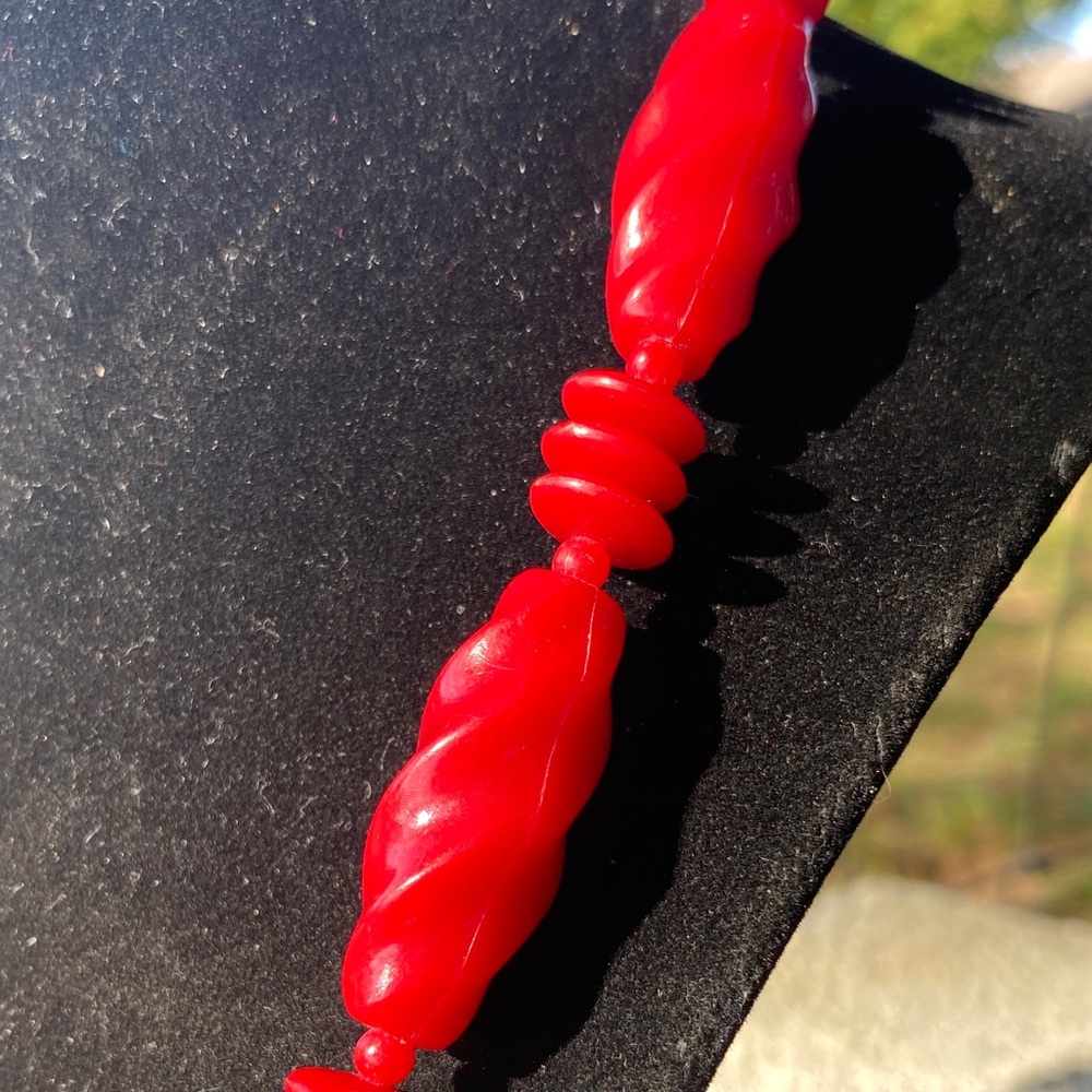Vintage Red Beaded Necklace - Picture 3 of 4